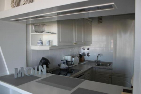 Zentral-gelegene-Ferienwohnung-direkt-am-Strand-mit-Balkon